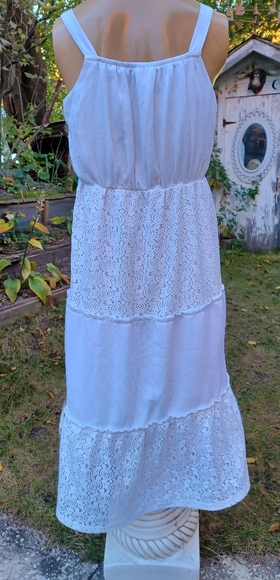 White,lacey sundress - Picture 4 of 7